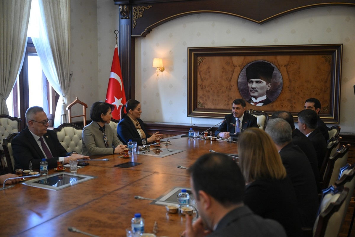 TBMM Bebek Ölümlerini ve Özel Sağlık Kuruluşlarını Araştırma Komisyonu üyeleri, Ankara Valiliği'ne...