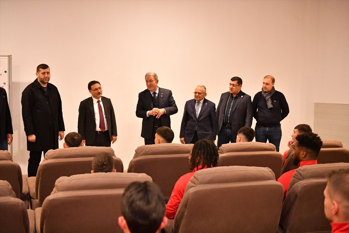 TBMM Milli Savunma Komisyonu Başkanı ve AK Parti Kayseri Milletvekili Hulusi Akar (ortada)...