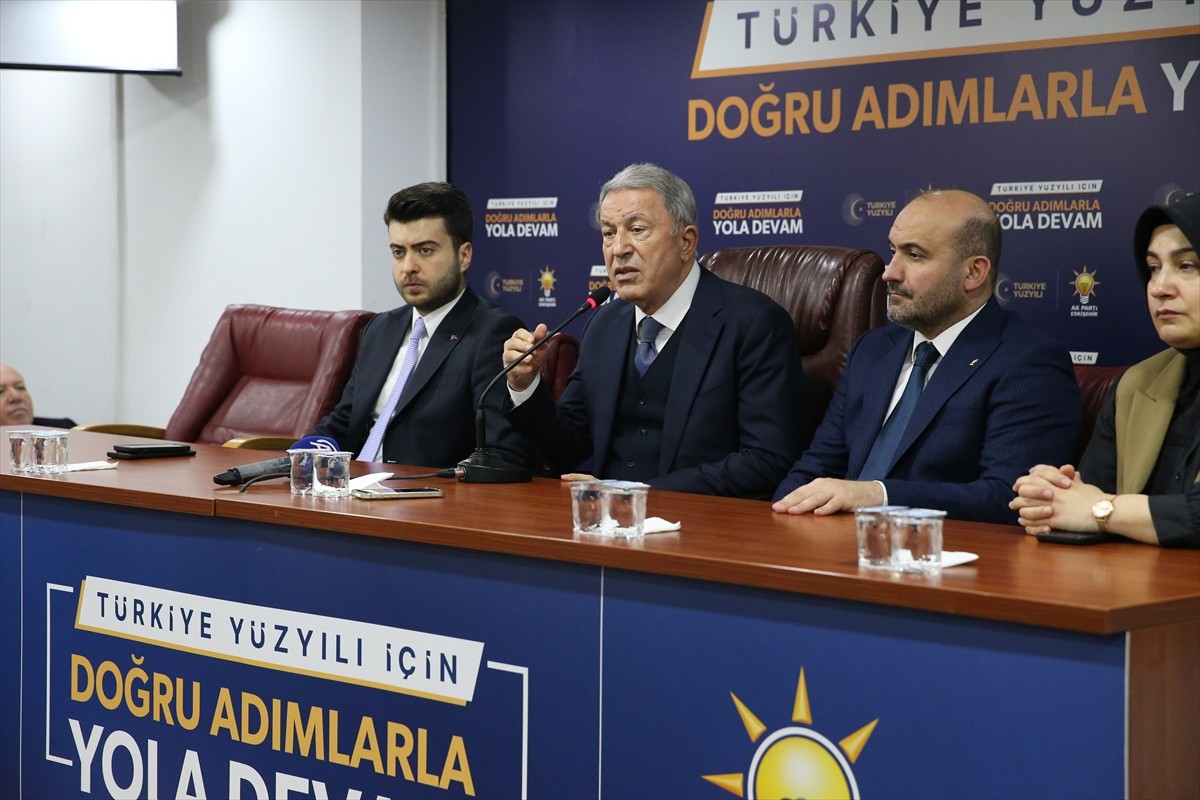 TBMM Milli Savunma Komisyonu Başkanı ve AK Parti Kayseri Milletvekili Hulusi Akar (sol 2)...