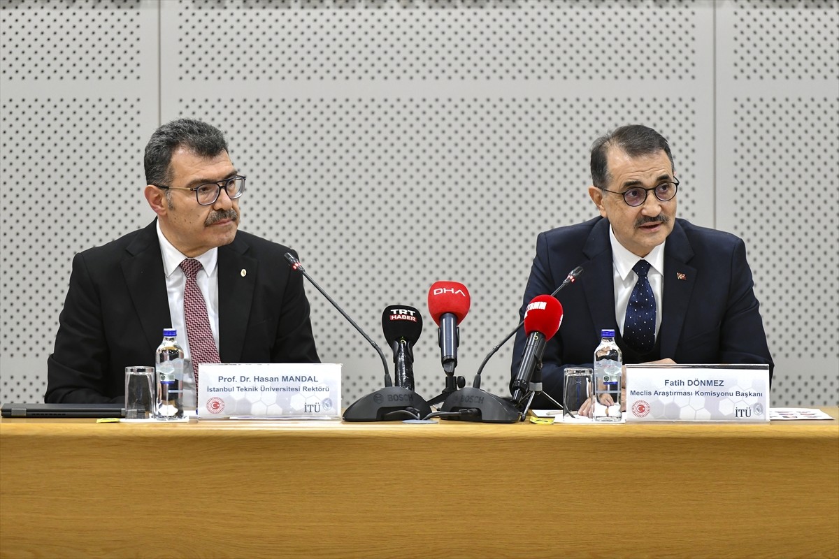 TBMM Yapay Zeka Araştırma Komisyonu, İstanbul Teknik Üniversitesi'nde (İTÜ) incelemelerde...