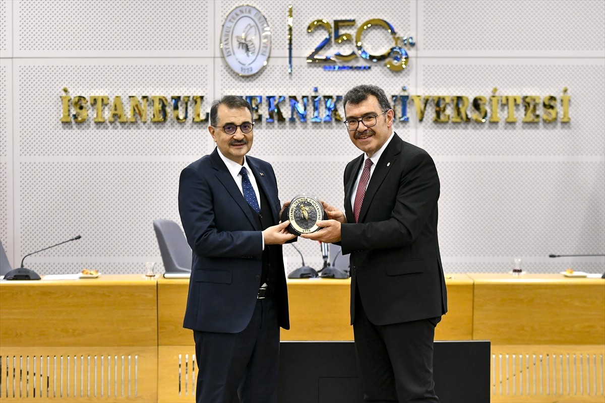 TBMM Yapay Zeka Araştırma Komisyonu, İstanbul Teknik Üniversitesi'nde (İTÜ) incelemelerde...