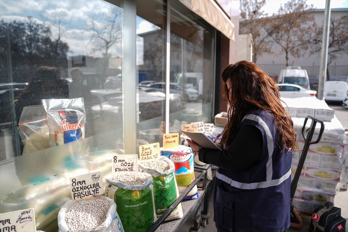Ticaret Bakanlığı ekipleri, ramazan ayı öncesinde toptancı, market ve restoranlara yönelik fiyat...
