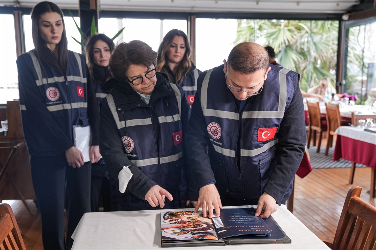 Ticaret Bakanlığı ekipleri, ramazan ayı öncesinde ülke genelinde restoran ve lokanta gibi yiyecek...