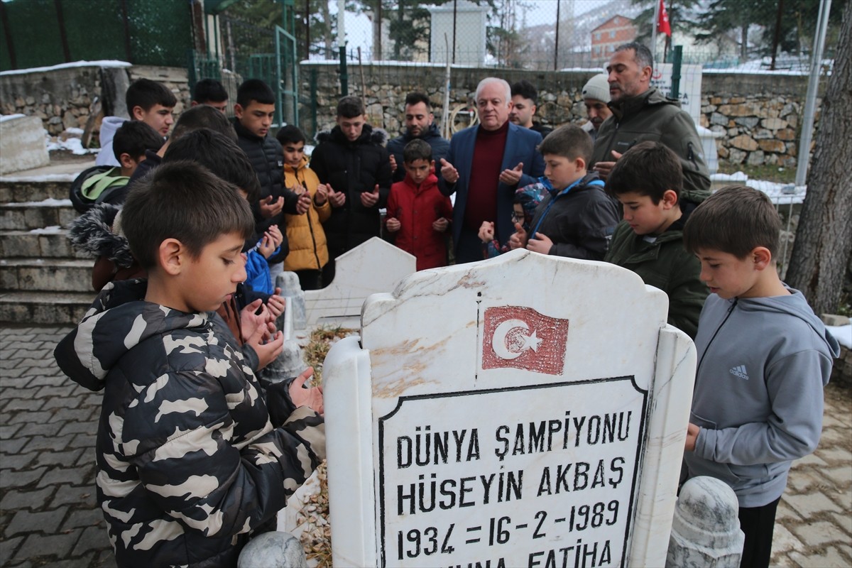 Tokat'ın Almus ilçesine bağlı Çevreli beldesinde bulunan, efsane güreşçi Hüseyin Akbaş'ın adının...