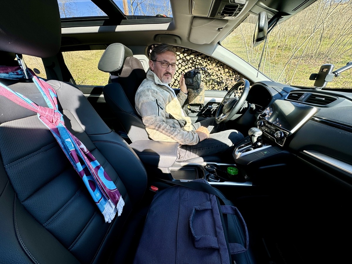 Trabzon'da 54 yaşındaki öğretmen Orhan Turan, hobi olarak başladığı kuş fotoğrafçılığında yaklaşık...