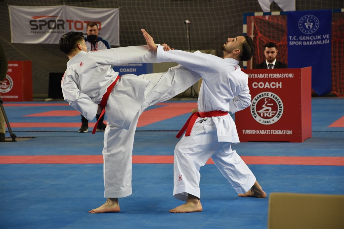  Trabzon'da düzenlenen Türkiye Karate Şampiyonası, sona erdi. Beşirli Çok Amaçlı Spor Salonu'nda...