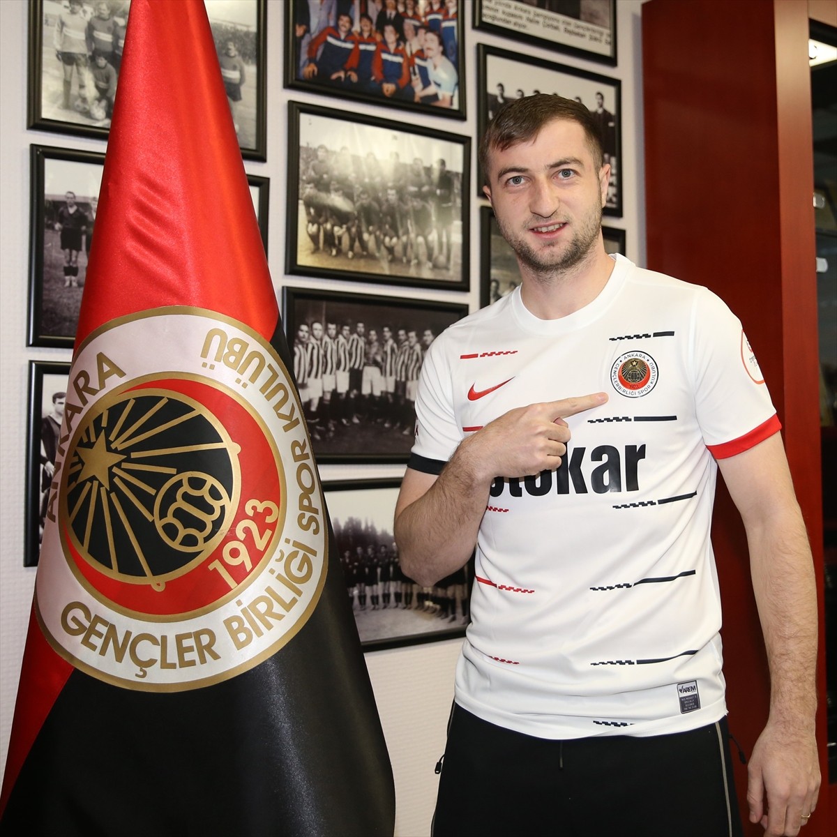 Trendyol 1. Lig ekiplerinden Gençlerbirliği, Rumen Daniel Popa'yı transfer etti.
