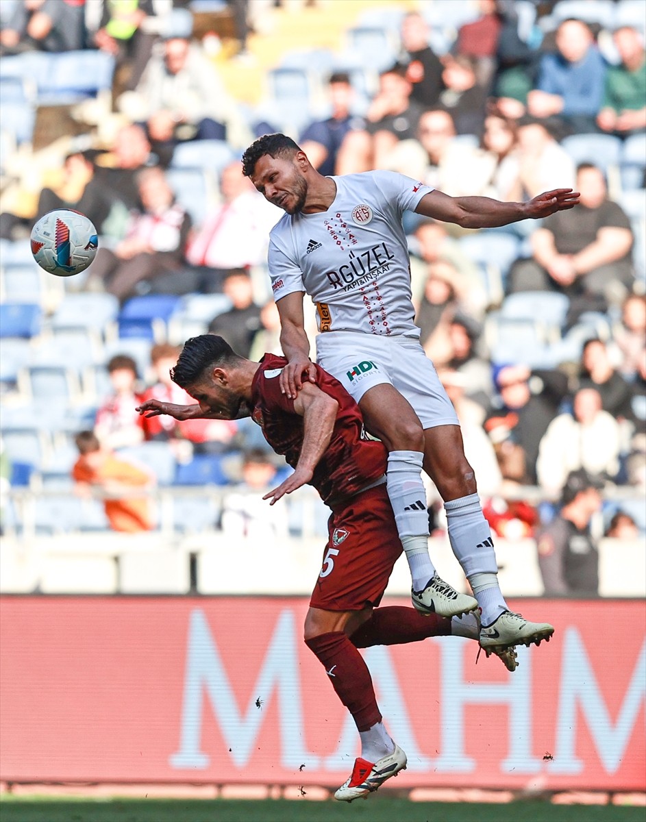 Trendyol Süper Lig'in 22. haftasında Atakaş Hatayspor ile Onvo Antalyaspor, Mersin Stadyumu'nda...