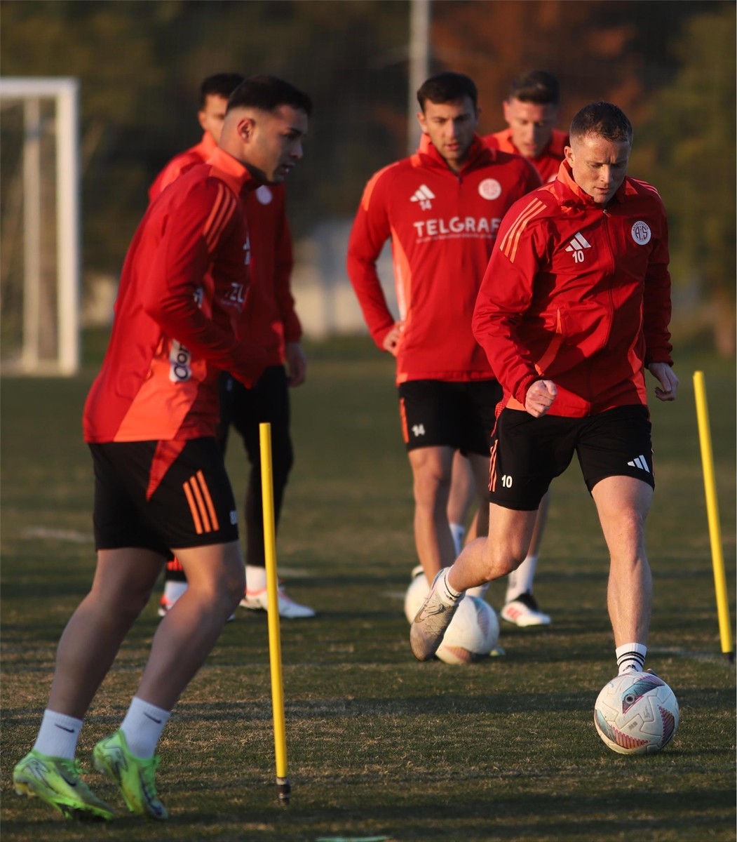 Trendyol Süper Lig'in 23. haftasında RAMS Başakşehir'i konuk edecek Onvo Antalyaspor...