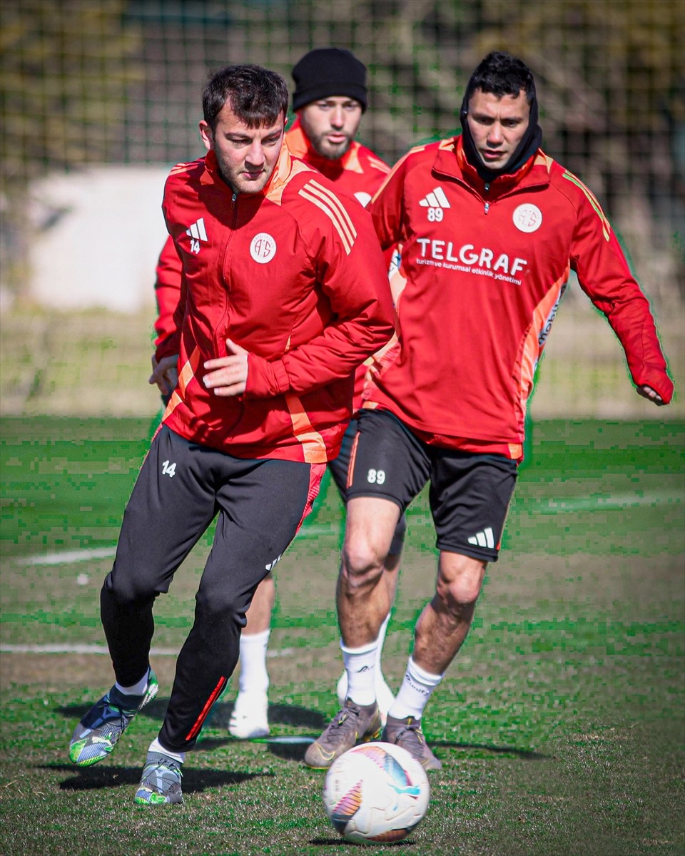 Trendyol Süper Lig'in 24'üncü haftasında, Adana Demirspor'a konuk olacak Onvo Antalyaspor, Atilla...