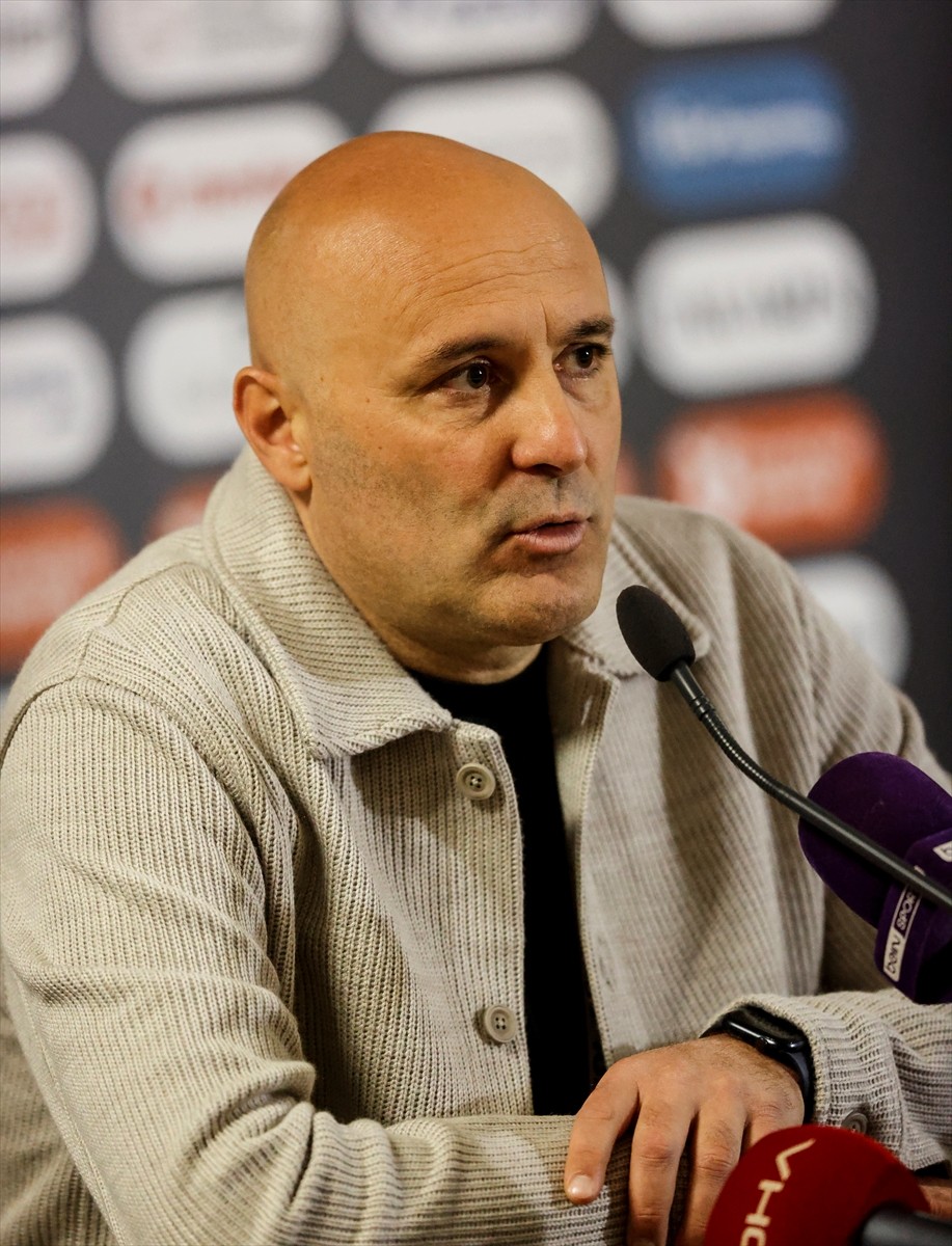 Trendyol Süper Lig'in 24. haftasında deplasmanda Atakaş Hatayspor'a 1-0 yenilen Corendon...