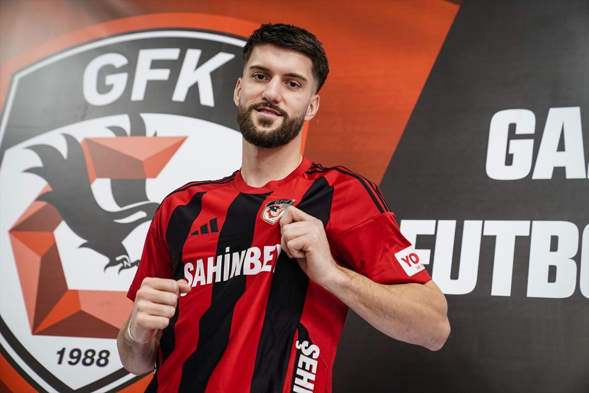 Trendyol Süper Lig ekiplerinden Gaziantep FK, İsviçreli stoper Anel Husic'i kiralık olarak...