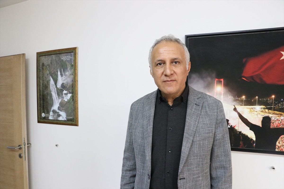 Tüketiciler Birliği Genel Başkanı Mahmut Şahin (fotoğrafta) apartmanlarda kullanılan ortak sıcak...