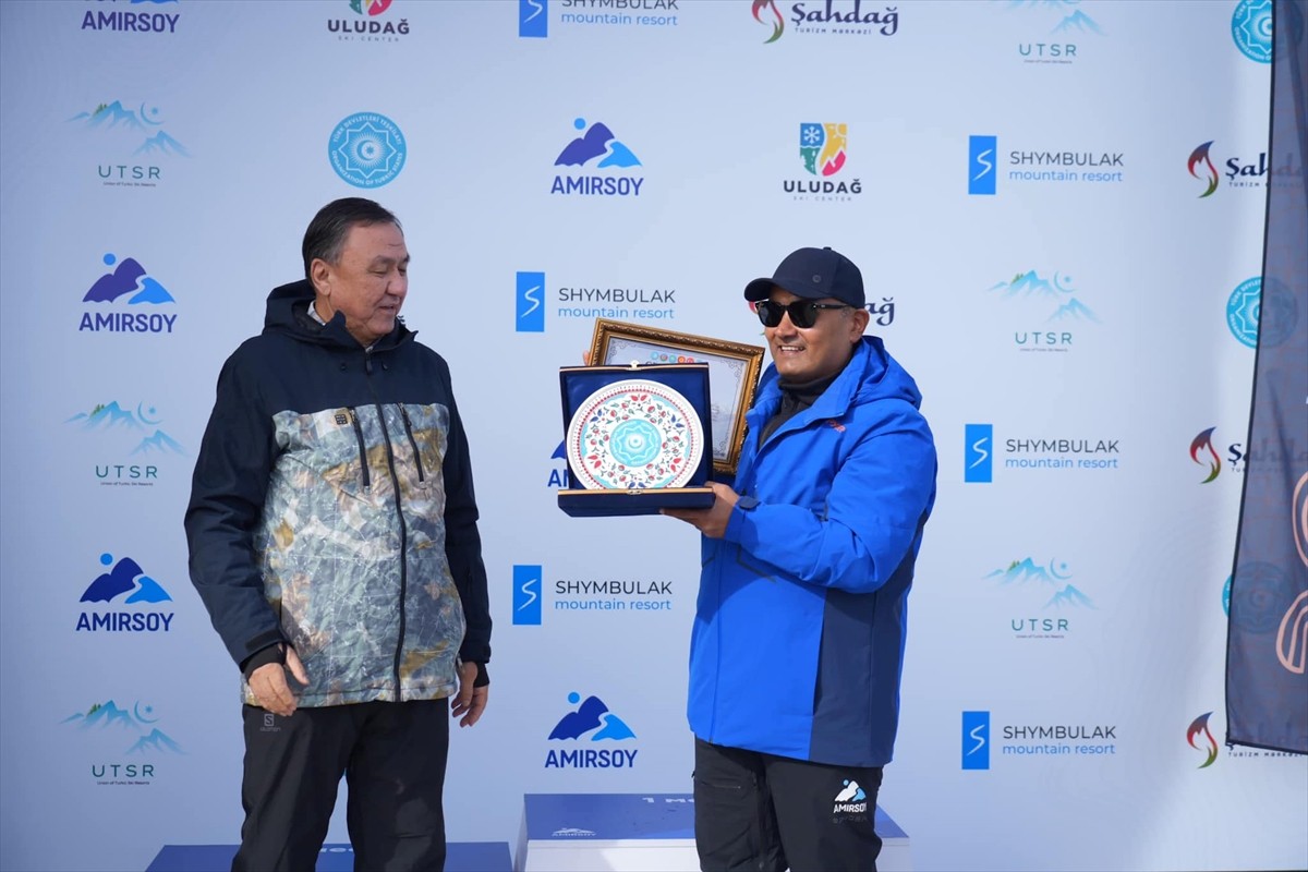 Türk Devletleri Teşkilatı (TDT) üye ülkelerinden kayakçıların katıldığı Birinci Türk Kayak...