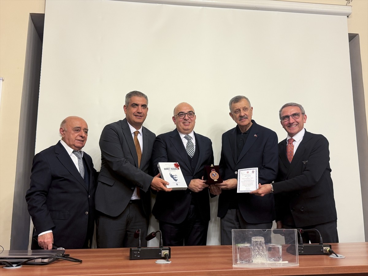 Türk Edebiyatı Vakfınca gazeteci, edebiyat tarihçisi ve yazar Ahmet Kabaklı'nın doğumunun 100....