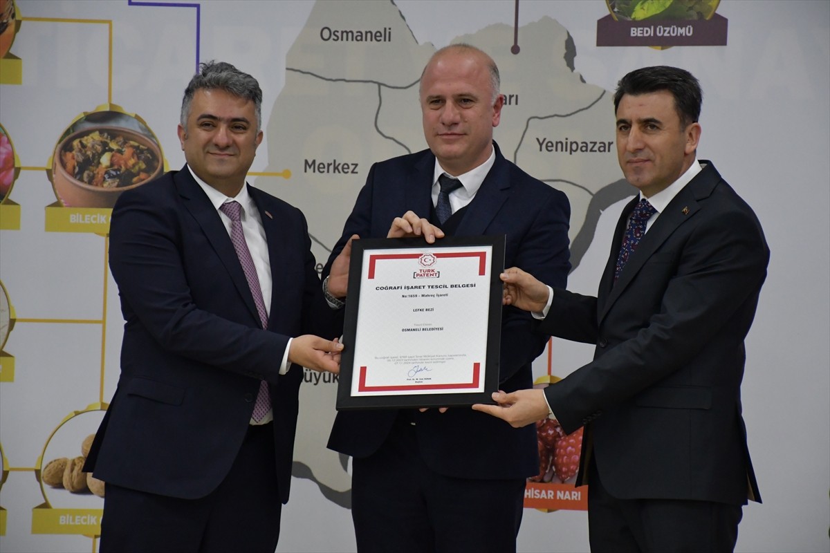 Türk Patent ve Marka Kurumu (TÜRKPATENT) Başkanı Muhammed Zeki Durak (solda), Bilecik'in "Lefke...