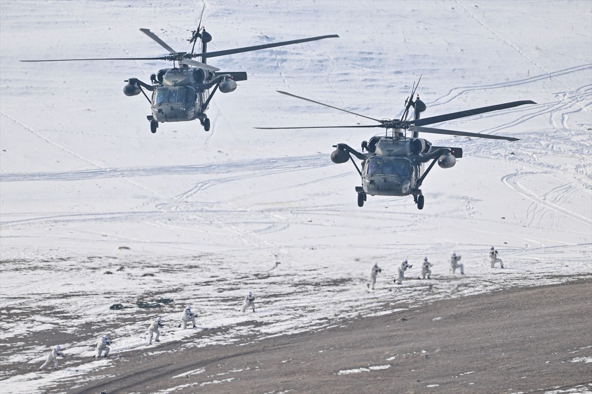 Türk Silahlı Kuvvetlerinin (TSK) Kars'ta düzenlediği Kış Tatbikatı-2025'in seçkin gözlemci günü...