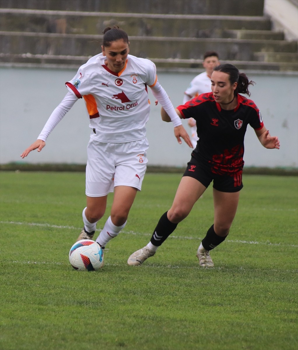 Turkcell Kadın Futbol Süper Ligi'nin 15. haftasında Galatasaray Petrol Ofisi, deplasmanda Ünye...