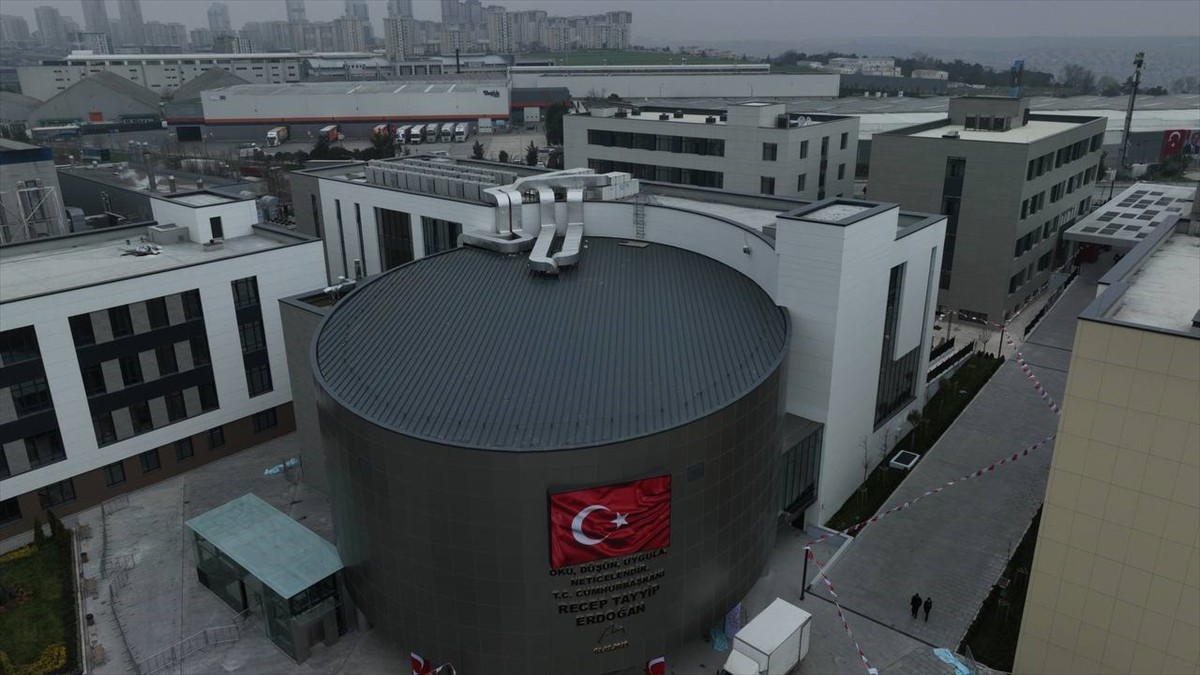 Türkiye'nin en büyük lise eğitim yerleşkesi olma özelliği taşıyan Esenyurt Recep Tayyip Erdoğan...