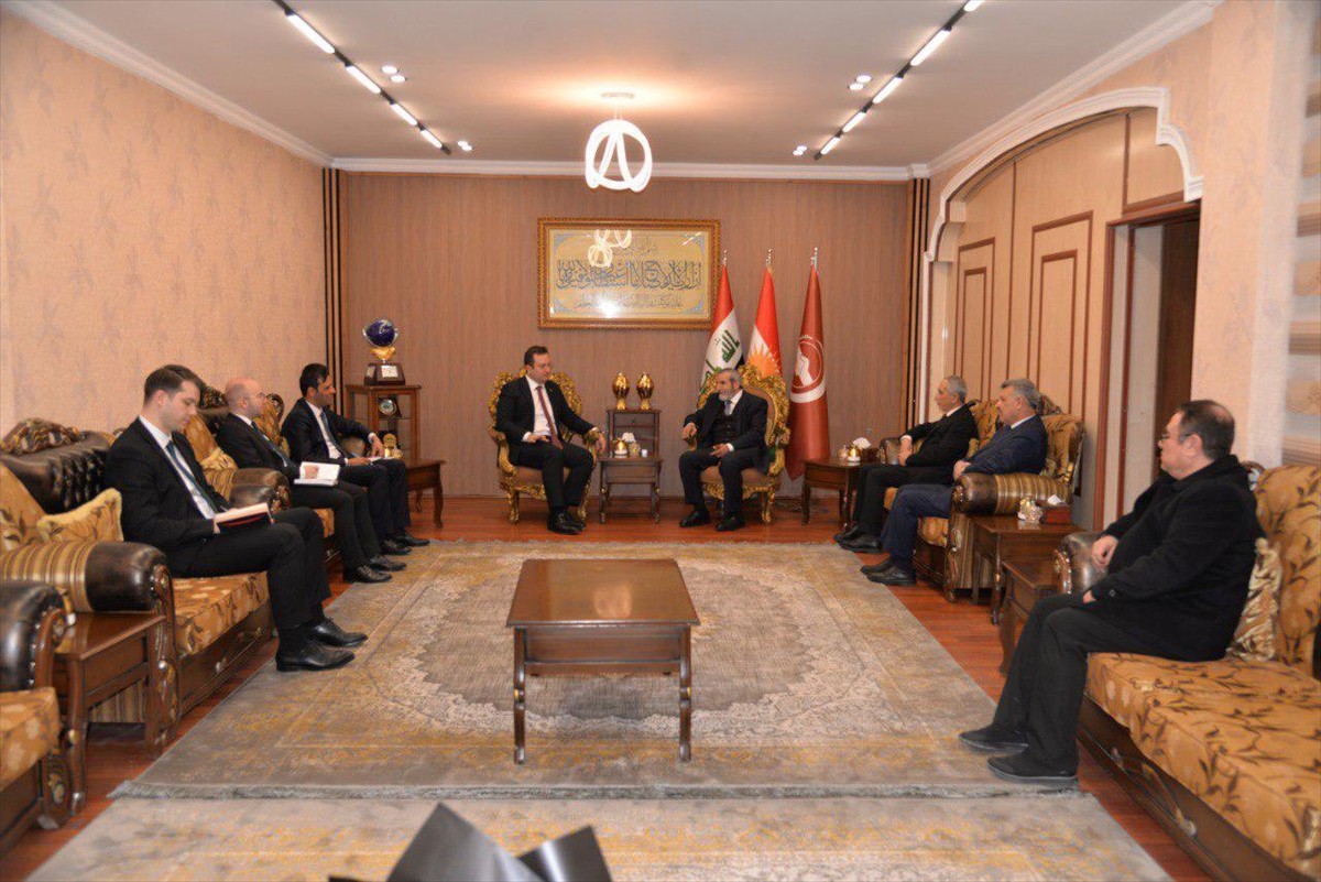 Türkiye'nin Erbil Başkonsolosu Erman Topçu (sağda), Kürdistan İslami Birlik Partisi (Yekgirtu)...