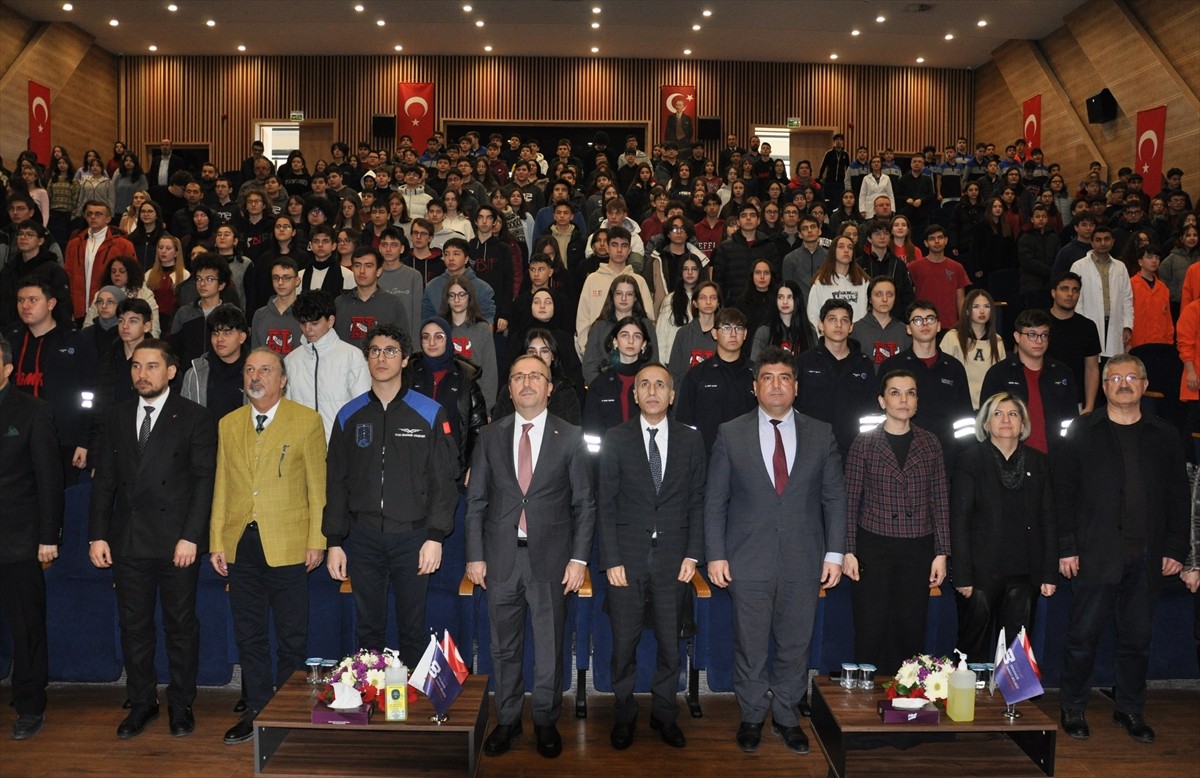 Türkiye'nin ikinci astronotu Tuva Cihangir Atasever, Eskişehir'deki Özel EOSB Mesleki ve Teknik...