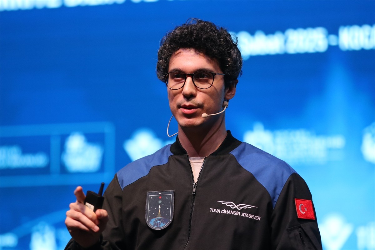 Türkiye'nin ikinci astronotu Tuva Cihangir Atasever, Kocaeli Uluslararası Kongre Merkezi'nde...