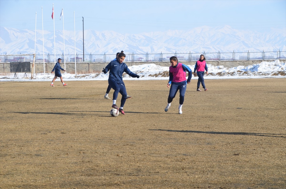 Türkiye Futbol Federasyonu (TFF) Kadınlar 1. Ligi'nde grup aşamasını namağlup tamamlayan...