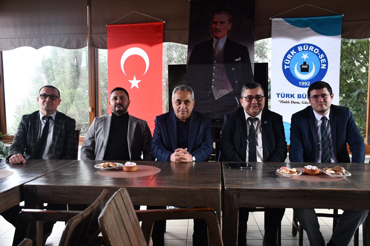 Türkiye Kamu Sendikaları Çalışanları Konfederasyonuna (Türkiye Kamu-Sen) bağlı Türkiye Büro...