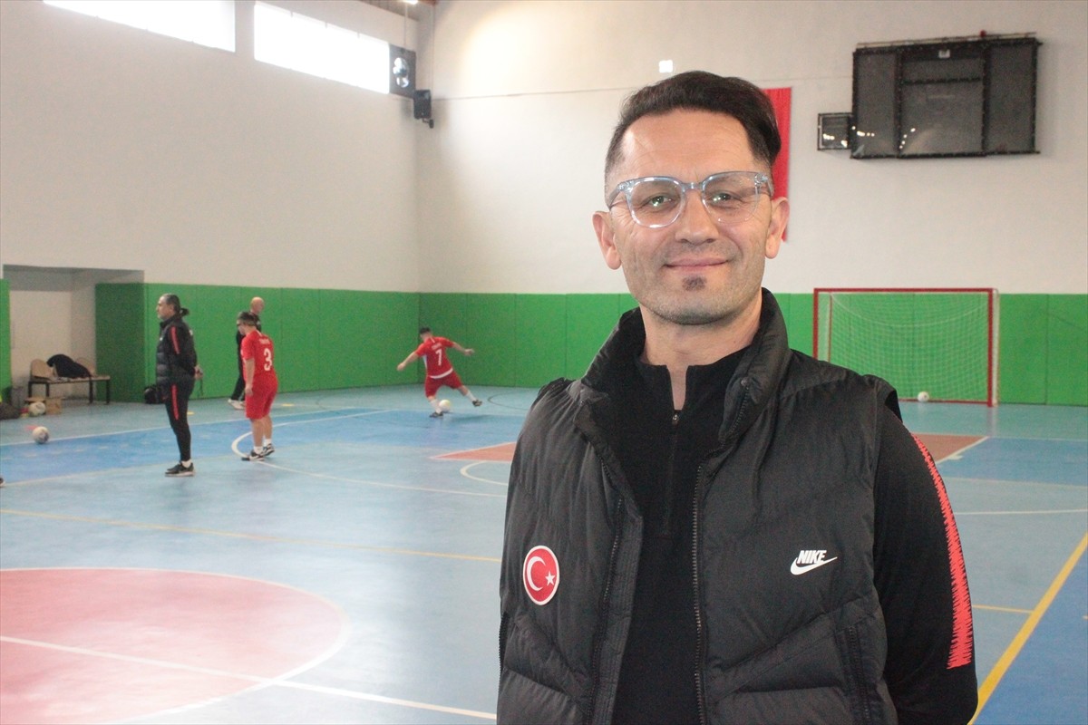 Türkiye Özel Sporcular Spor Federasyonu bünyesindeki Down Sendromlular Futsal Milli Takımı...