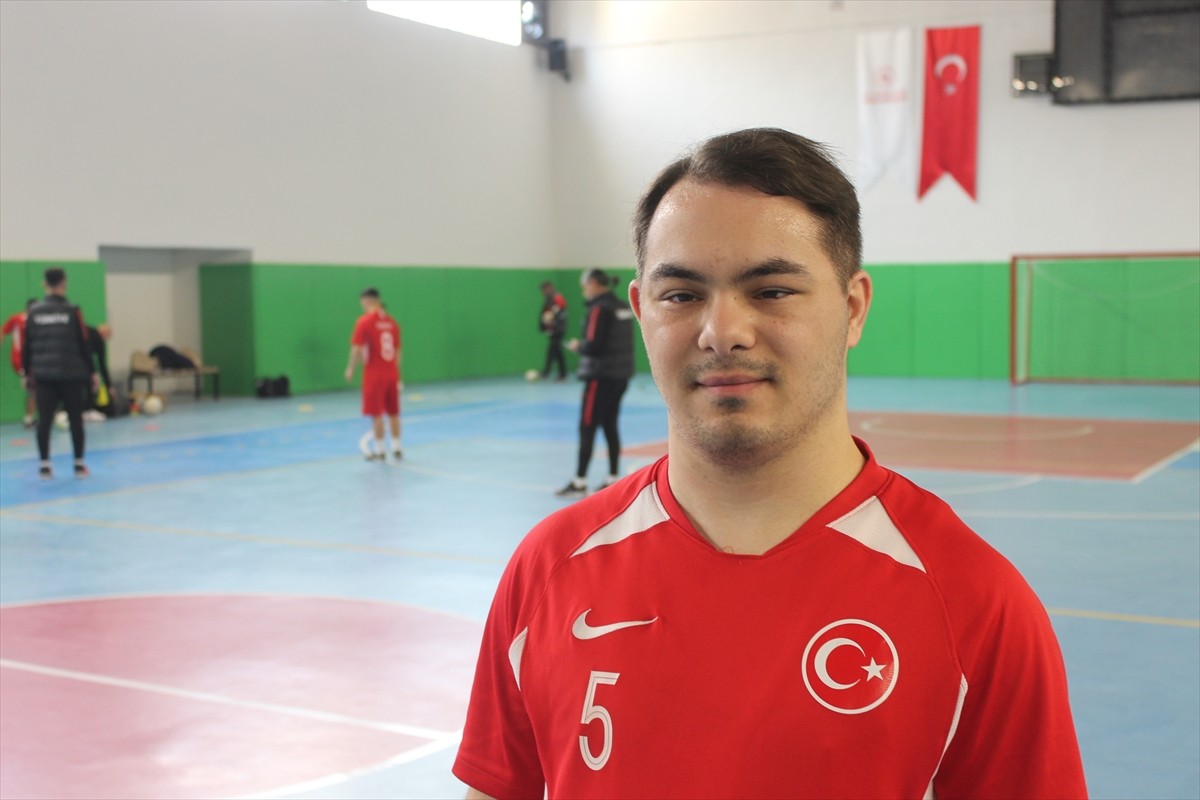 Türkiye Özel Sporcular Spor Federasyonu bünyesindeki Down Sendromlular Futsal Milli Takımı...