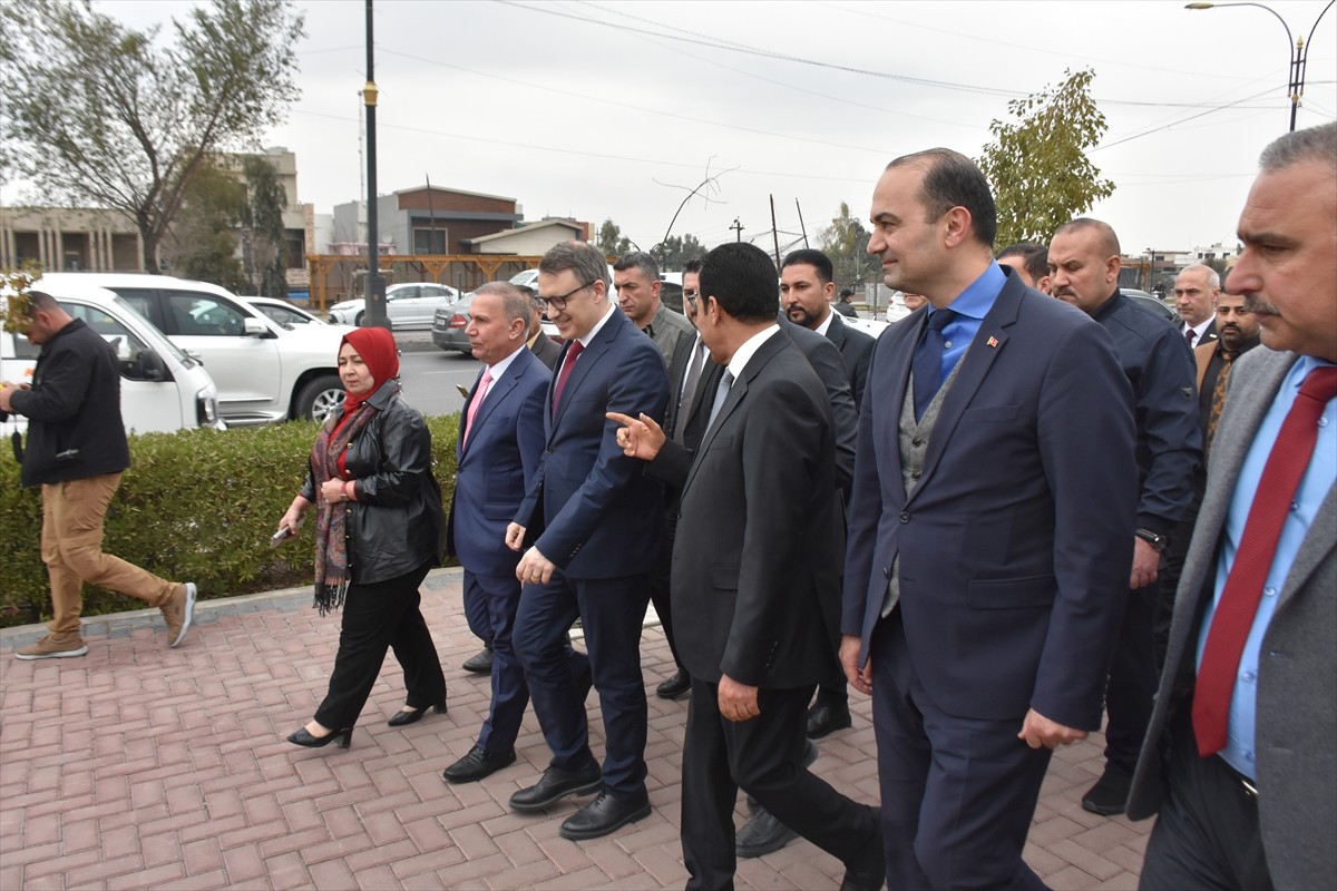 Türkiye, "Geleceğe Nefes Projesi" kapsamında, Irak’ın Musul kentine farklı türlerden 250 bin adet...