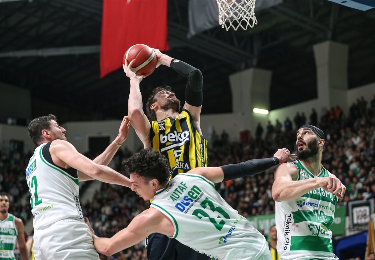 Türkiye Sigorta Basketbol Süper Ligi'nin 18. haftasında Bursaspor Yörsan ile Fenerbahçe Beko...