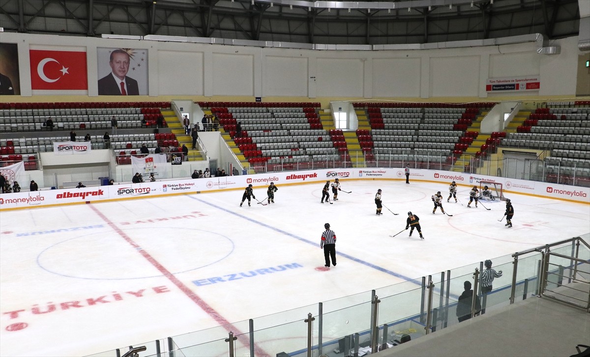 Türkiye Üniversite Sporları Federasyonu tarafından Erzurum'da düzenlenen Üniversiteler Arası Buz...
