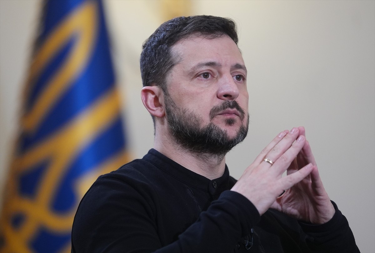 Ukrayna Devlet Başkanı Volodimir Zelenskiy, Ankara Esenboğa Havalimanı'nda, (dün Türkiye’den...