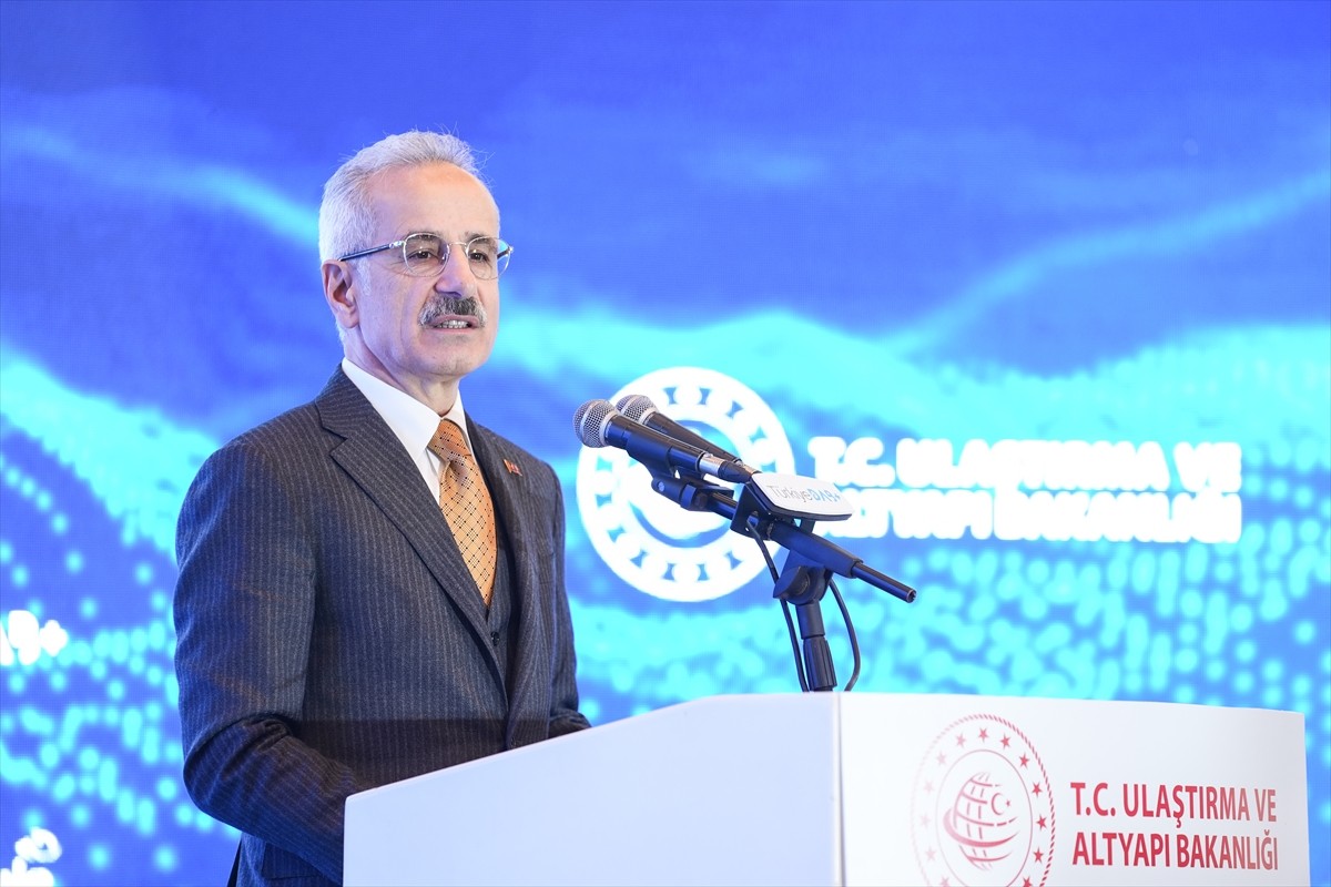 Ulaştırma ve Altyapı Bakanı Abdulkadir Uraloğlu, İstanbul Çamlıca Kulesi'nde düzenlenen "Dijital...