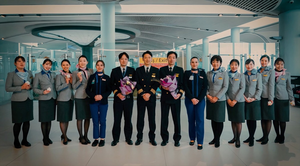 Ulaştırma ve Altyapı Bakanı Abdulkadir Uraloğlu, Japonya'nın en büyük hava yolu şirketi All Nippon...