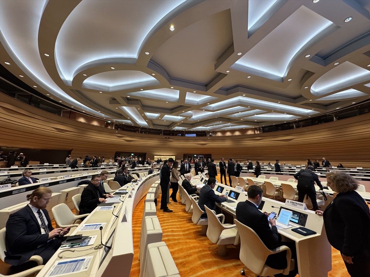 Ulaştırma ve Altyapı Bakanı Abdulkadir Uraloğlu (sağ 2), Birleşmiş Milletler Avrupa Ekonomik...