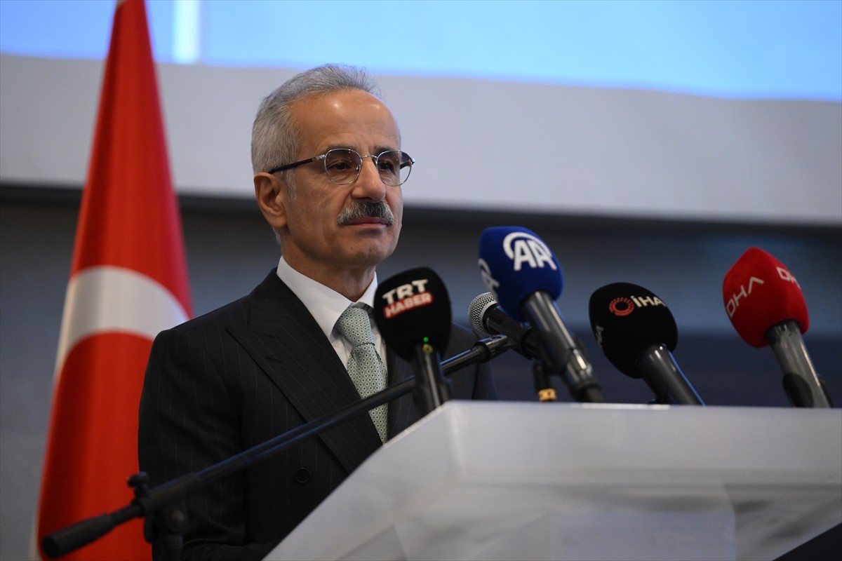Ulaştırma ve Altyapı Bakanı Abdulkadir Uraloğlu, Sırbistan'ın Ankara Büyükelçiliğince başkentteki...