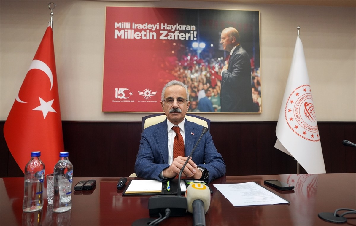Ulaştırma ve Altyapı Bakanı Abdulkadir Uraloğlu, Sivil Havacılık Genel Müdürlüğü'nde düzenlenen...