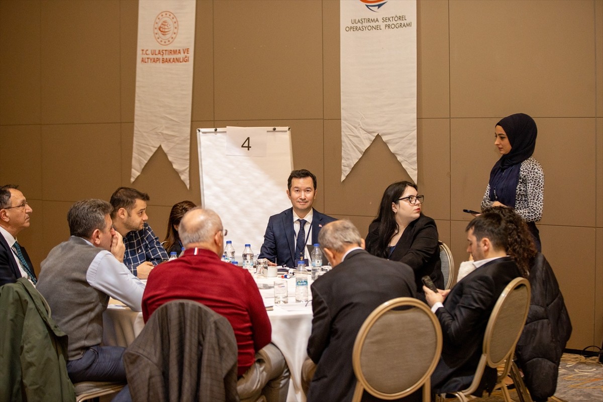 Ulaştırma ve Altyapı Bakanlığınca Sakarya'nın Sapanca ilçesindeki bir otelde düzenlenen...