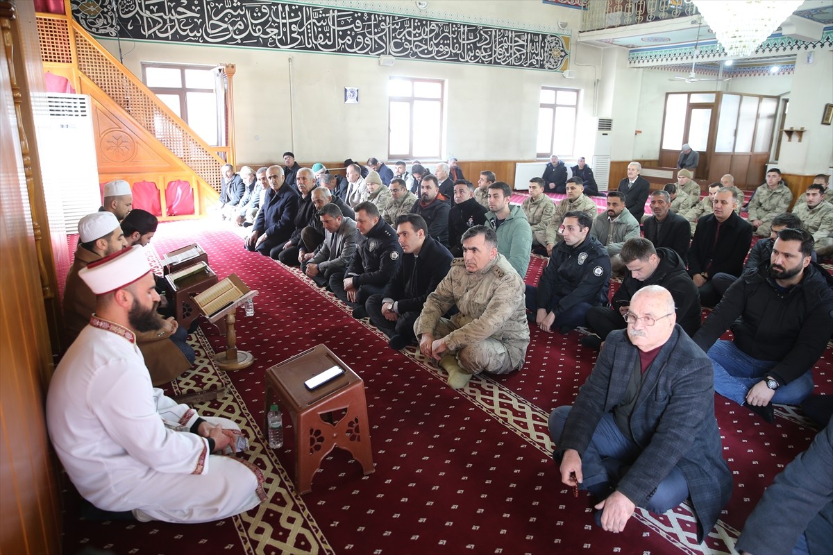 Van'da 5 yıl önce meydana gelen çığlarda hayatını kaybeden 42 kişi, düzenlenen programla...