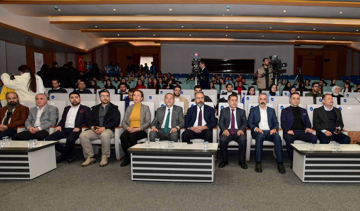 Van'da Gençlik ve Spor Bakanlığı Gençlik Hizmetleri Genel Müdürlüğünce hayata geçirilen Üniversite...