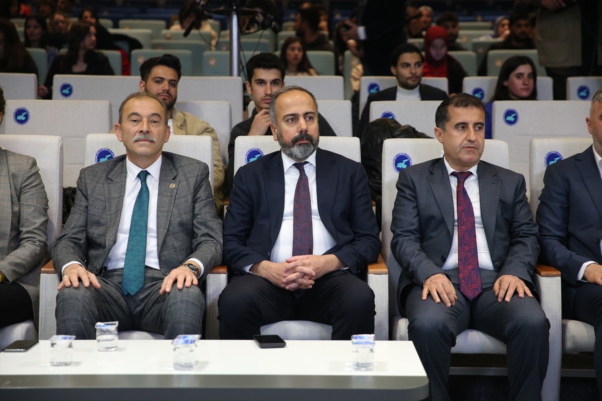 Van'da Gençlik ve Spor Bakanlığı Gençlik Hizmetleri Genel Müdürlüğünce hayata geçirilen Üniversite...