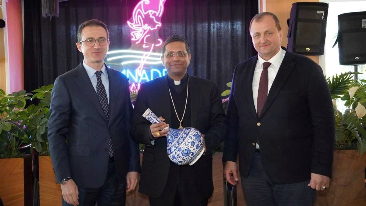 Vatikan'dan 325 yılında gerçekleştirilen Birinci İznik Konsili'nin 1700'üncü yıl dönümü...