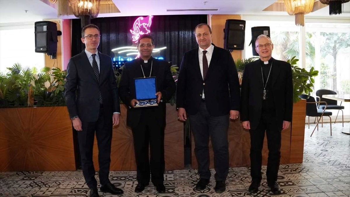 Vatikan'dan 325 yılında gerçekleştirilen Birinci İznik Konsili'nin 1700'üncü yıl dönümü...