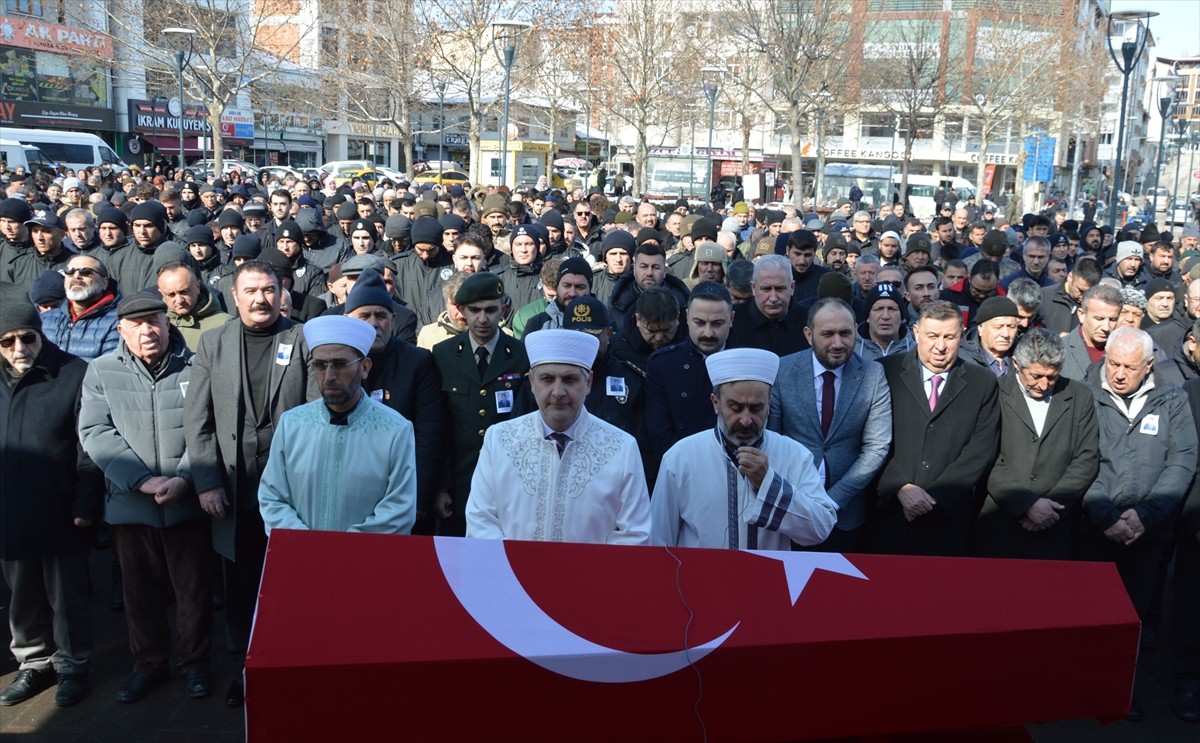 Yaşamını sürdürdüğü İzmir'de 76 yaşında hayatını kaybeden Kıbrıs gazisi emekli başkomiser Ali...