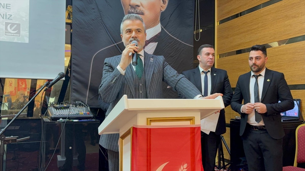 Yeniden Refah Partisi Çorlu 3. Olağan Kongresi, Genel Başkan Yardımcısı Suat Kılıç'ın (ortada)...