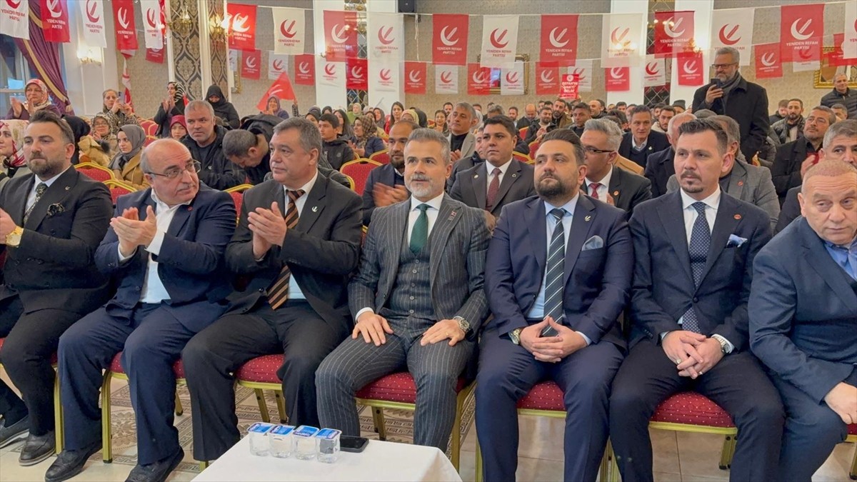 Yeniden Refah Partisi Çorlu 3. Olağan Kongresi, Genel Başkan Yardımcısı Suat Kılıç'ın (ortada)...