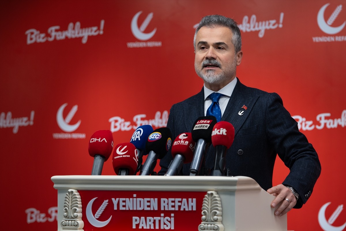 Yeniden Refah Partisi Genel Başkan Yardımcısı Suat Kılıç, parti genel merkezinde basın toplantısı...