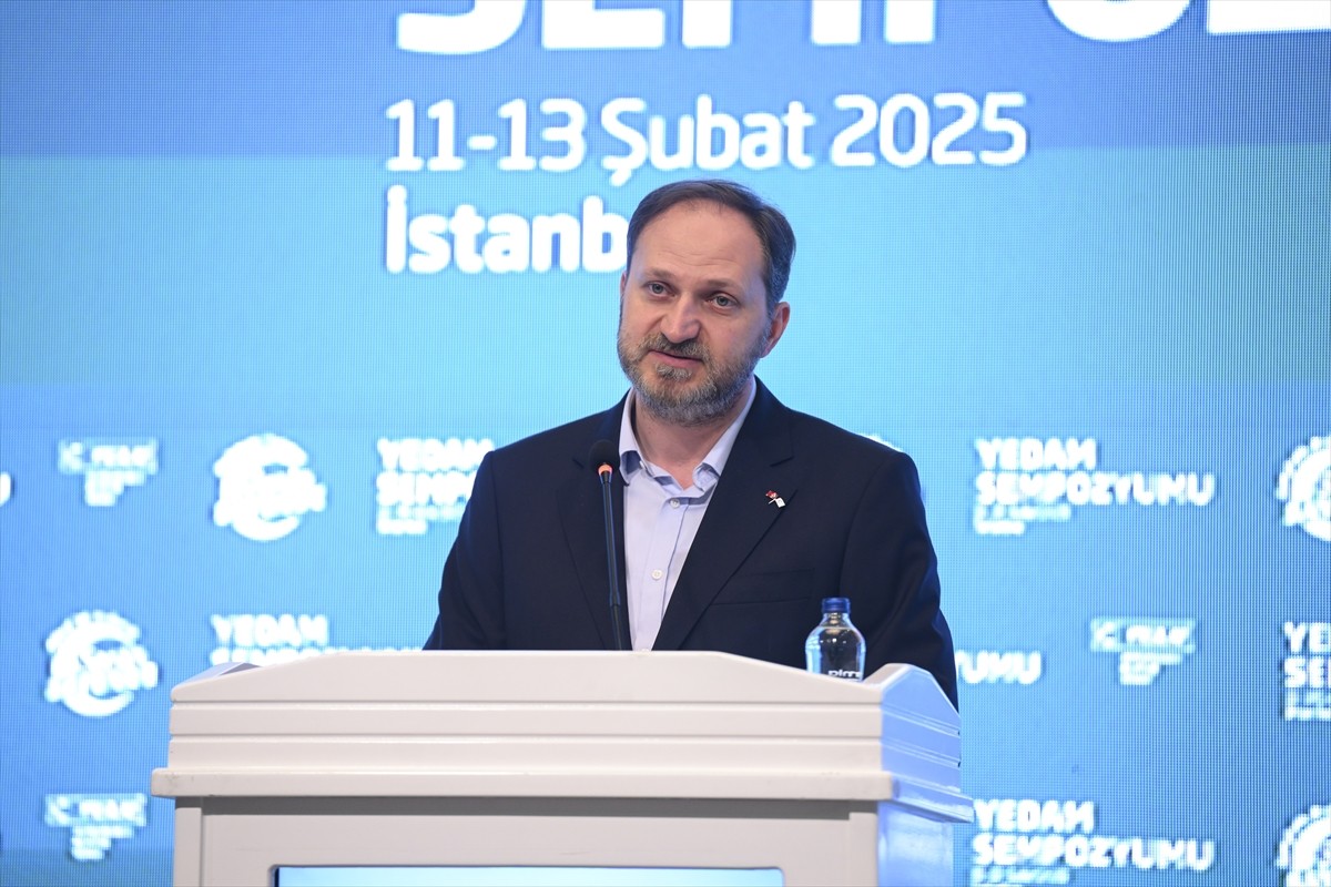 Yeşilay Genel Başkanı Doç. Dr. Mehmet Dinç, İstanbul'da bir otelde düzenlenen Yeşilay Danışmanlık...